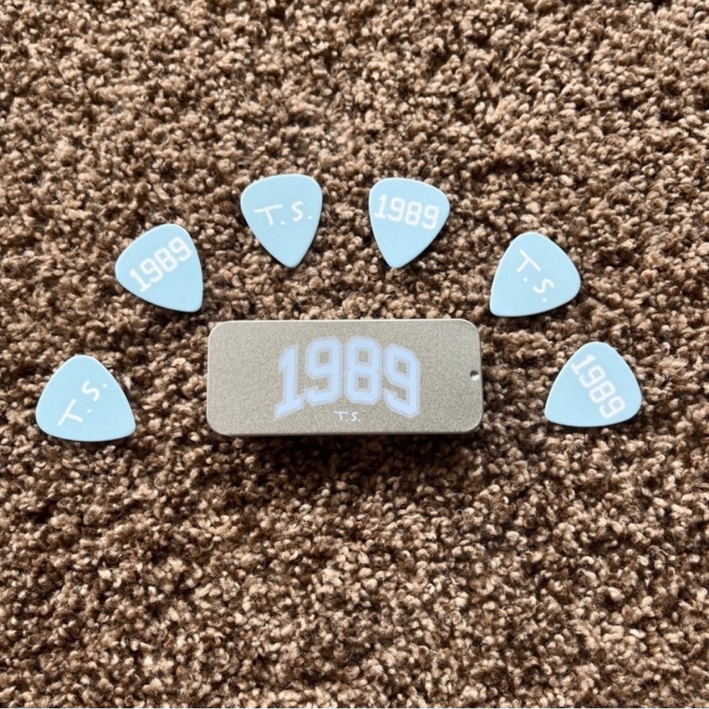 NEW Taylor Swift 1989 Guitar Pick Set